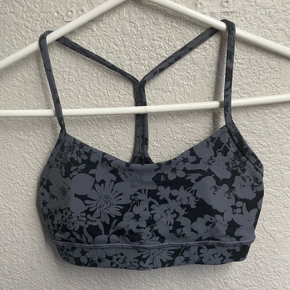 Lululemon Flow Y Bra Nulu. Size 4. Black with grey flowers.